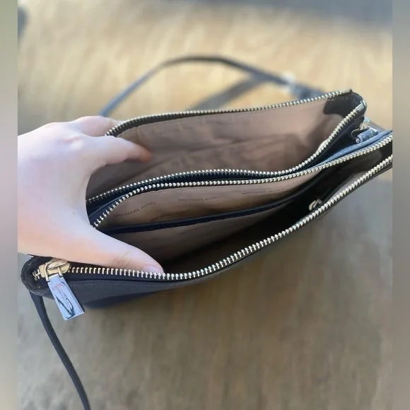 🌷HP🌷Michael Kors Adele Double-Zip Crossbody - Picture 11 of 12